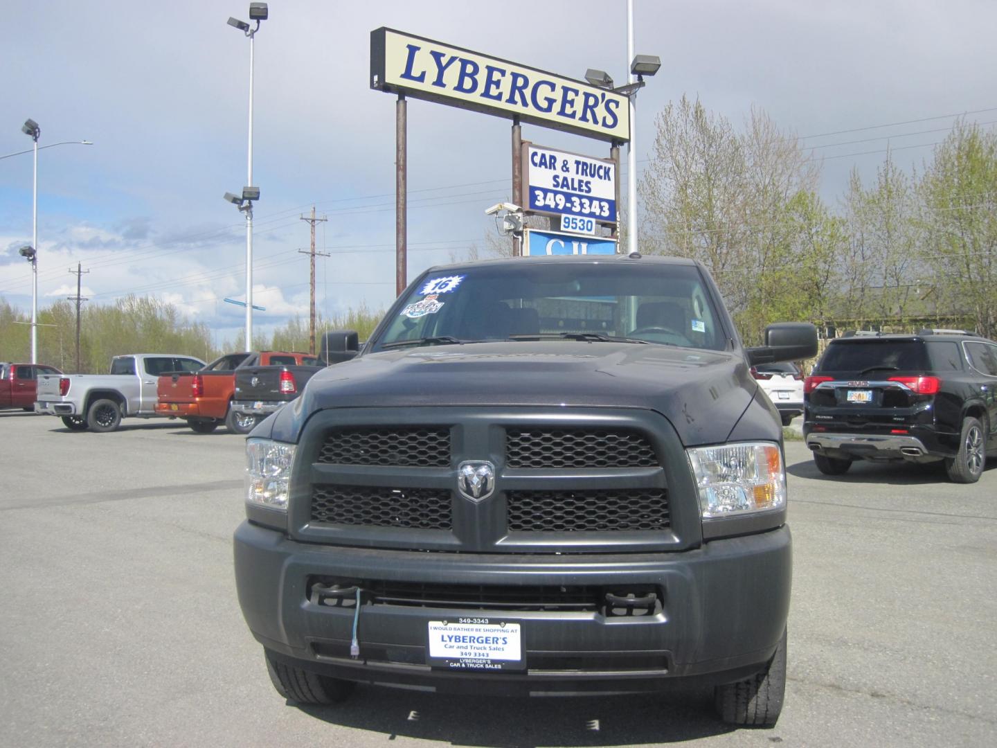 2016 gray /gray RAM 2500 Tradesman Crew Cab 4WD (3C6TR5HT6GG) with an 5.7L V8 OHV 16V engine, automatic transmission, located at 9530 Old Seward Highway, Anchorage, AK, 99515, (907) 349-3343, 61.134140, -149.865570 - Photo#1